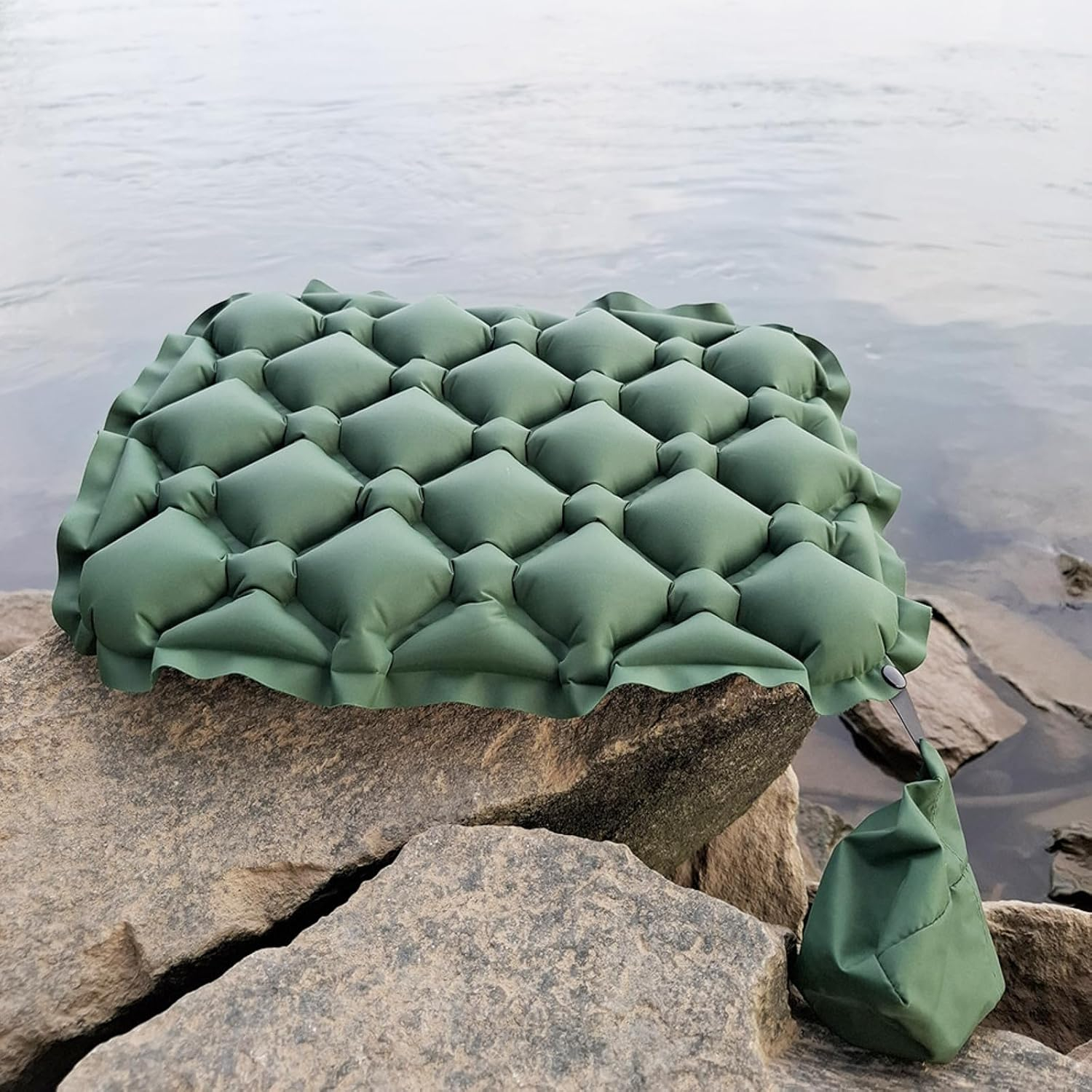 (44x34cm) Aufblasbares Outdoor Sitzkissen Wasserabweisende Matte für Camping / Wandern / Festivals mit Aufbewahrungstasche - Grau