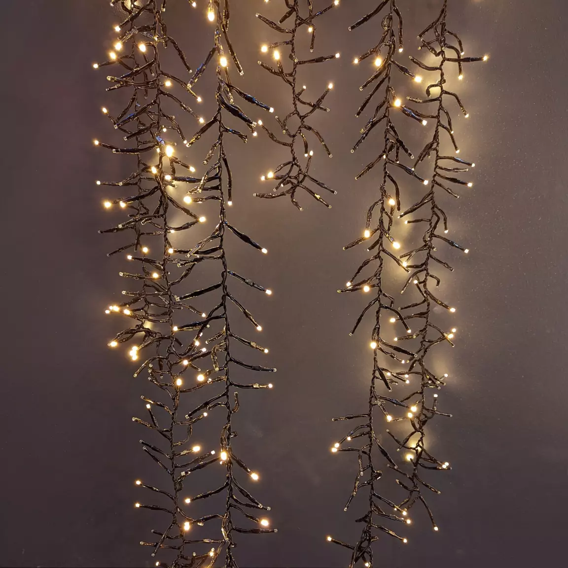 Cascade lumineuse 2 m 1080 LED câble noir Effet scintillant Blanc chaud