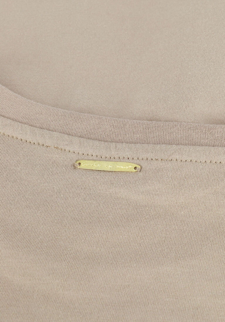 CIRCLE OF TRUST camel circle of trust top beckey tee