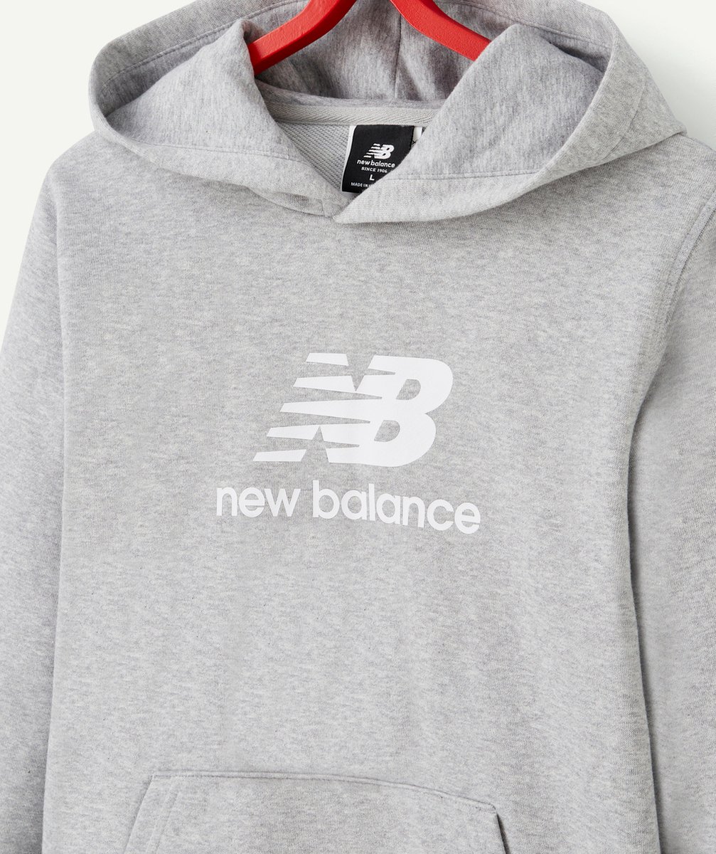 NEW BALANCESWEAT À CAPUCHE GRIS GARÇON ESSENTIALS STACKED LOGO