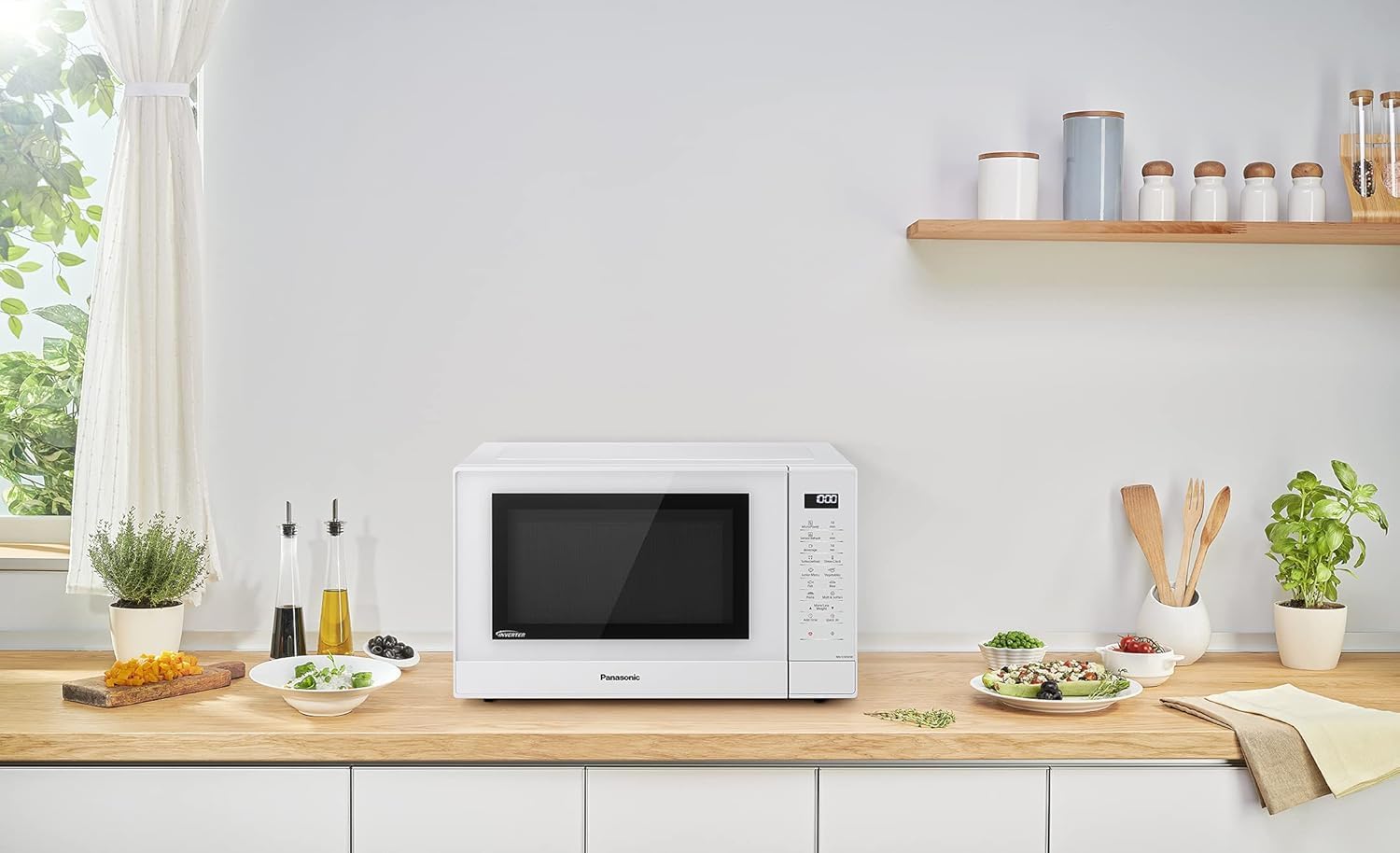 Panasonic NN-GT46KBSUG Four à Micro-ondes et Gril avec Plateau Tournant, 31 litres, Aacier Inoxydable, 1000 W, GrilL 1100 W, 24 Programmes Auto, Écran LCD, Capteur Genius, Menu Junior, Noir