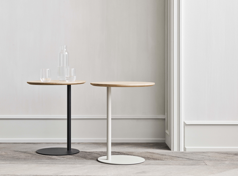 Bolia Pillar bijzettafel Ø45 geolied eiken,zwart gelakt staal