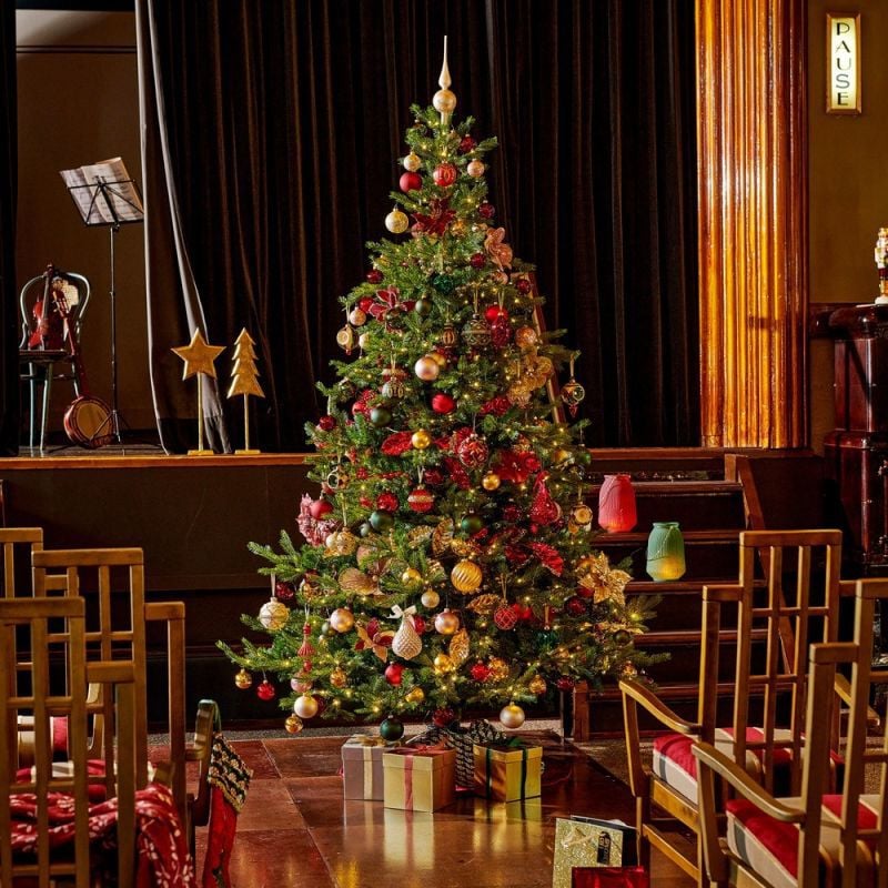 Everlands Grandis Fir - Kunstkerstboom - Groen - 700 - 240 cm