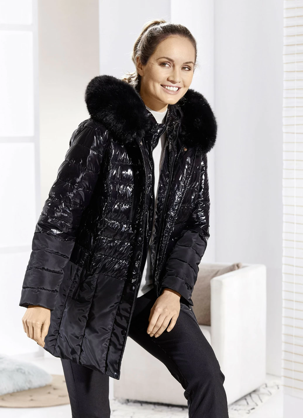 Jacke im angesagten Materialmix