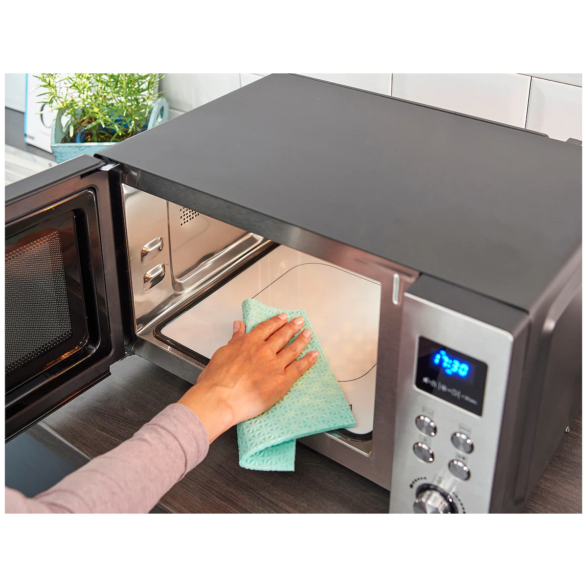 Severin Microwave oven w ceramic base 900 watt Steel