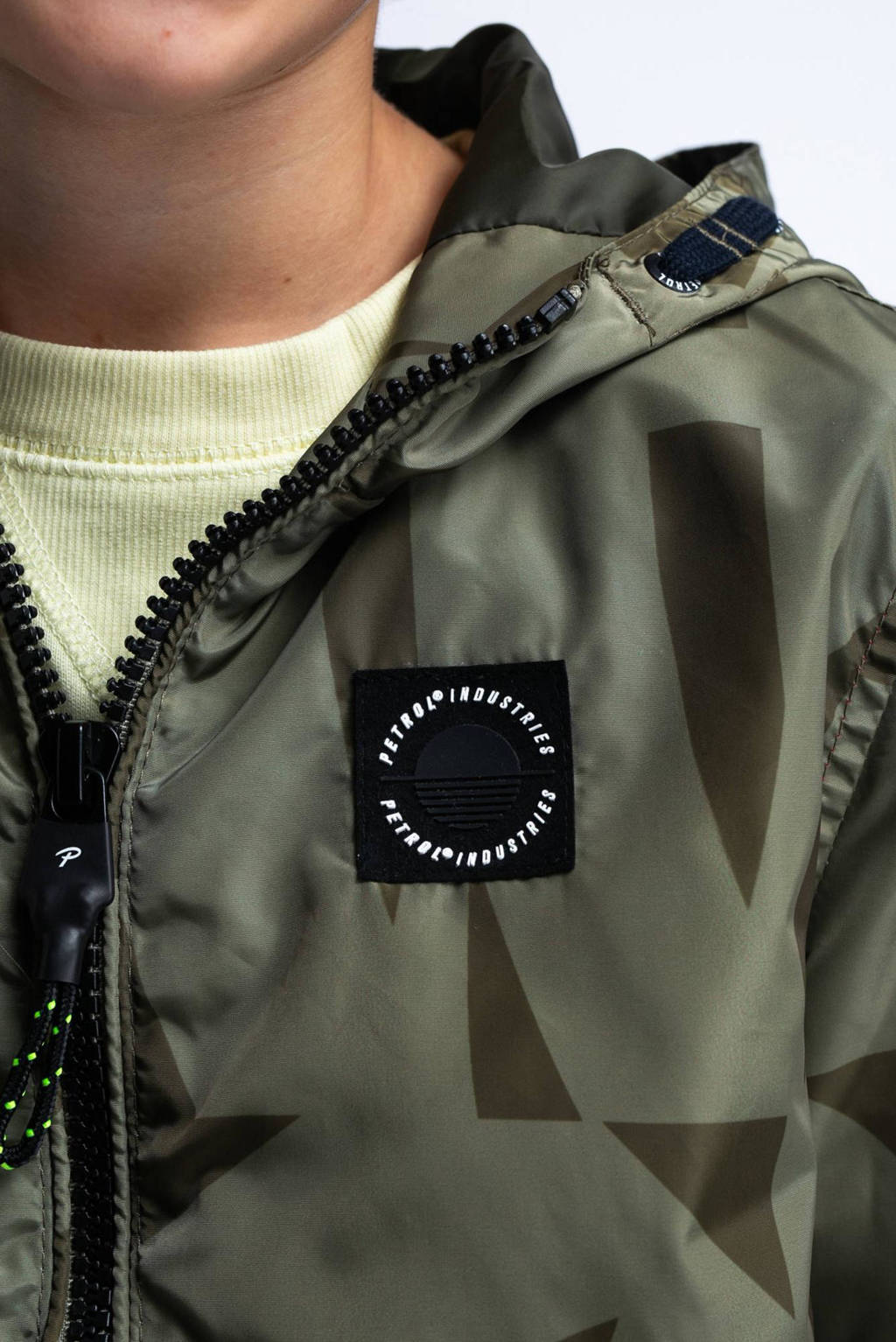 Petrol Industries zomerjas met camouflageprint groen