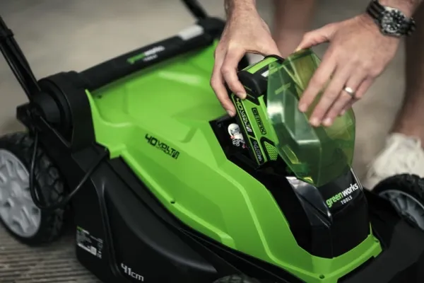Greenworks G40LM41 Batteri Plæneklipper 40V - Inkl. 4 Ah Batteri og Oplader