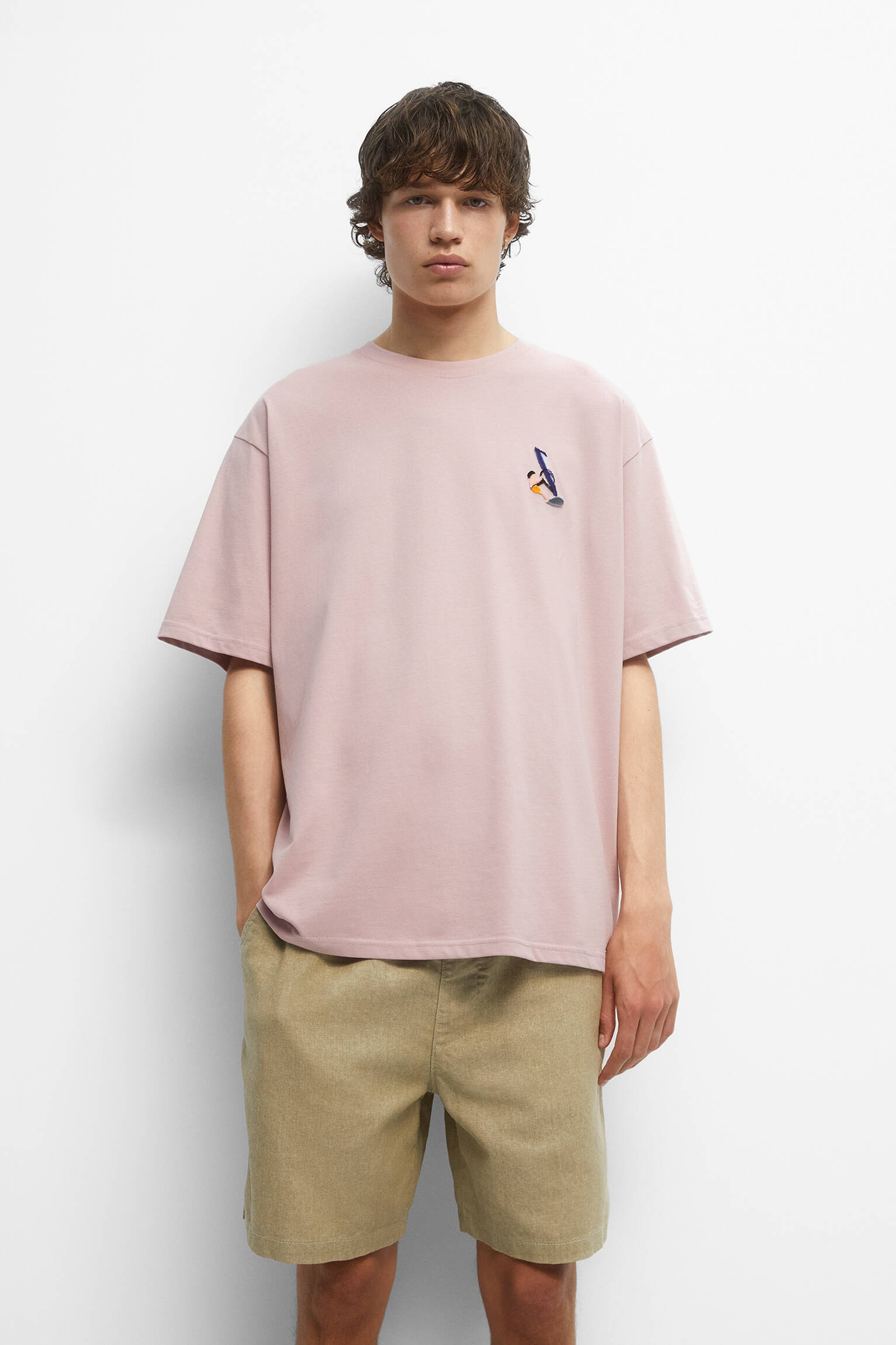CAMISETA DE MANGA CURTA BORDADA - ROSA CLARO