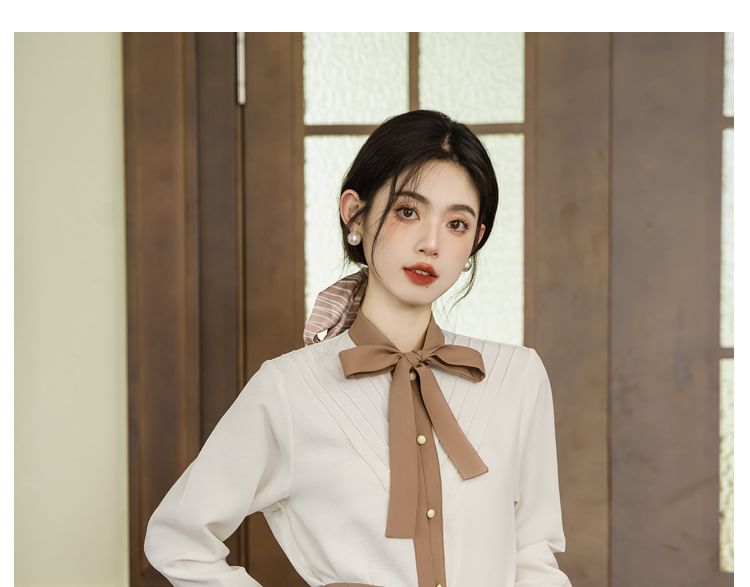 Cocaliso - Set: Blouse met lange mouwen, strikhals en contrasterende rand + Geruit vest met knopen + Midi-A-lijn rok met hoge taille