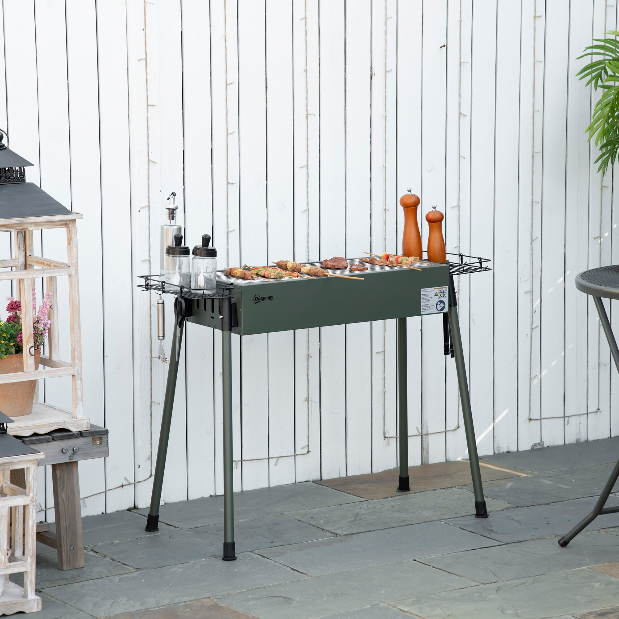 Outsunny Holzkohlegrill mit Grillrost, Grillrost-Clip und Seitenkörbe grün 77L x 30B x 70H cm