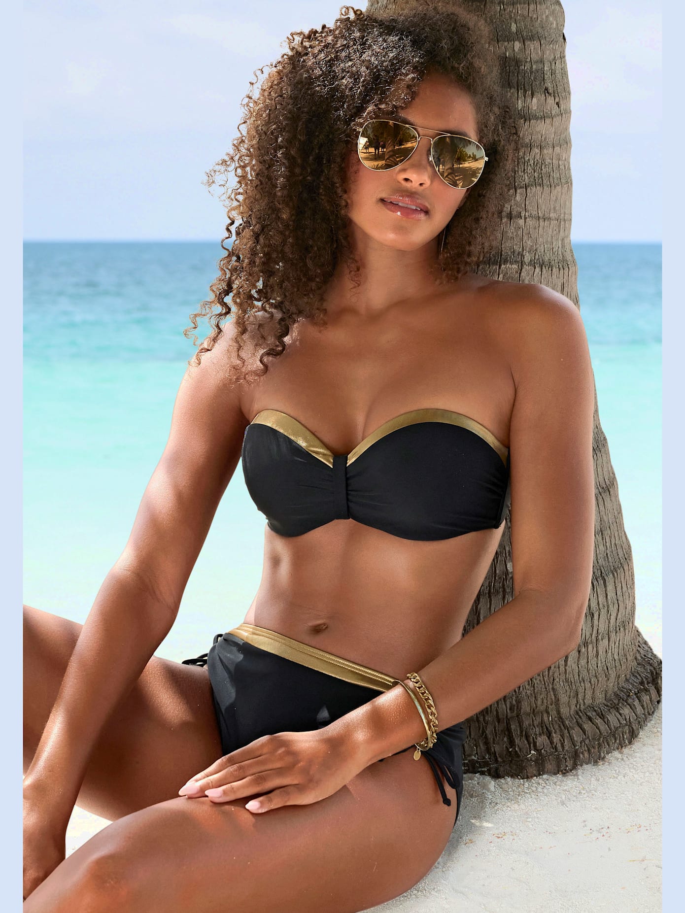 Bas de maillot de bain couleur unie avec empiècement couleur or