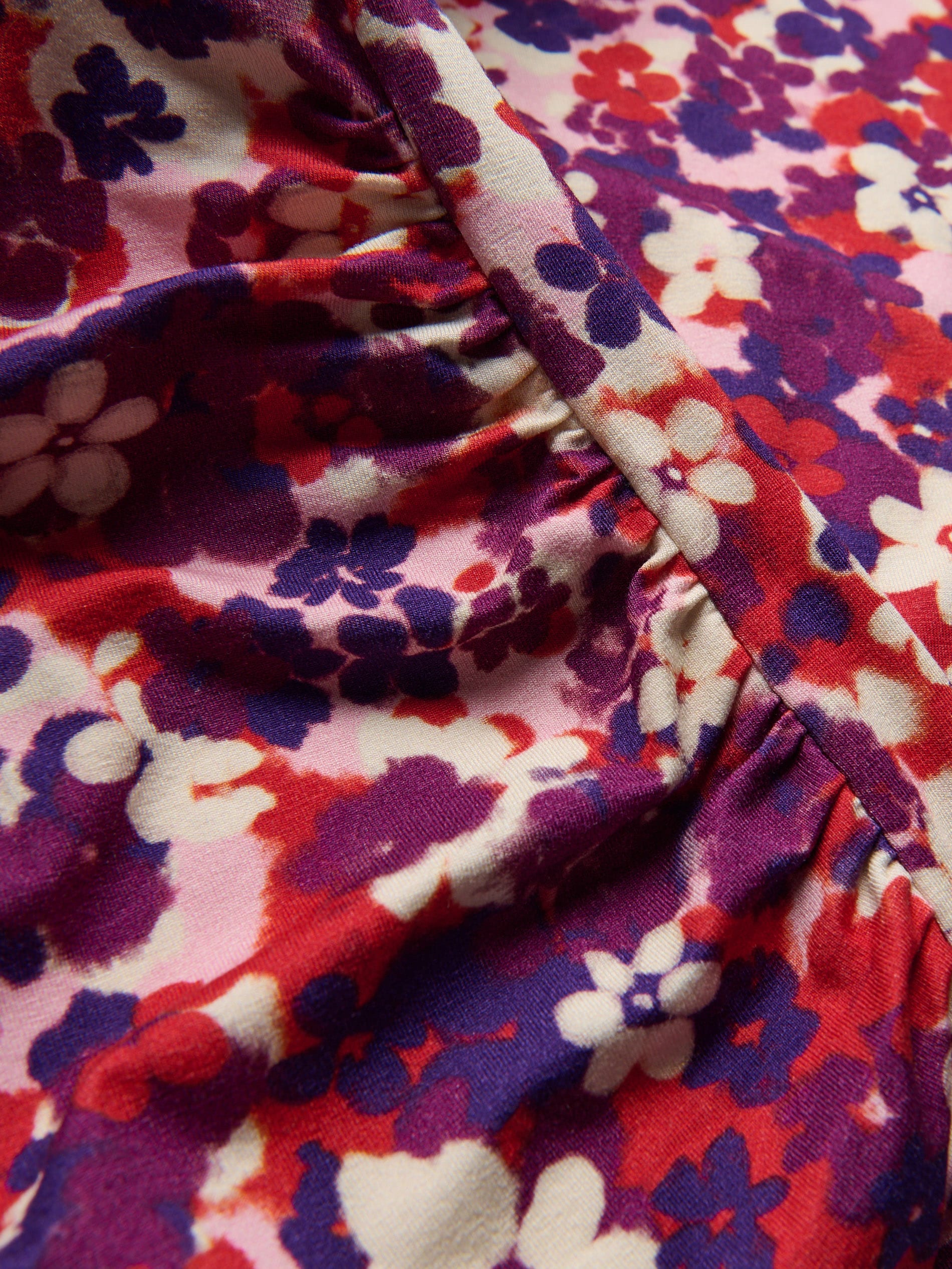 Kleid mit hohem Viskoseanteil
