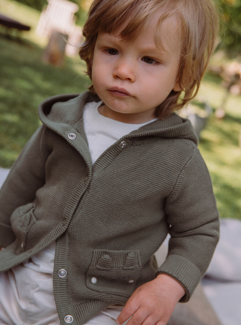 Gilet à capuche kaki en tricot