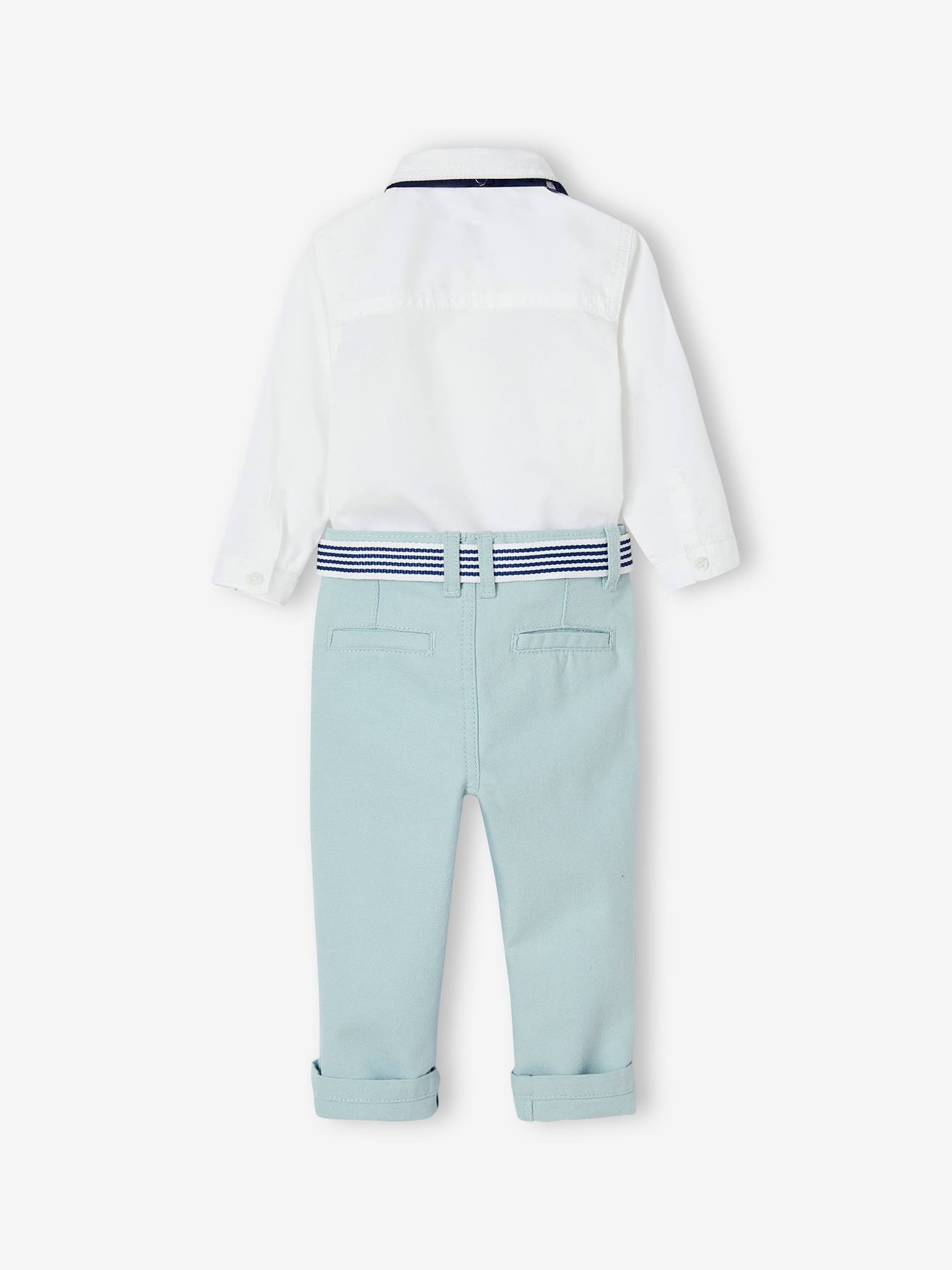 Roupa de festa para bebê: calça com cinto, camisa e gravata borboleta branca.