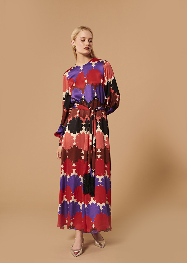 Robe Rosalbaécru imprimée à fleurs en satin fluide