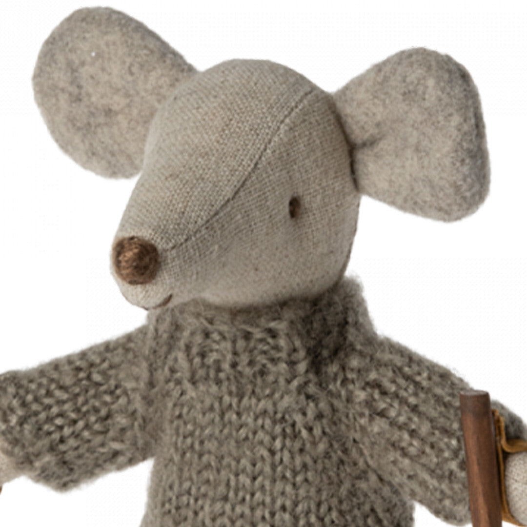 Maileg knuffelmuis grote broer op ski's - 13 cm
