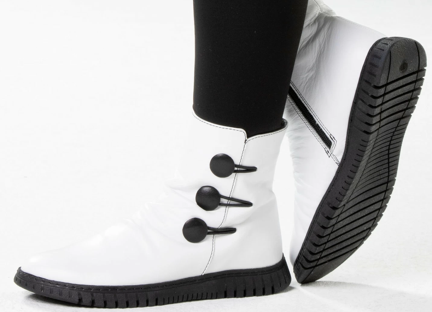 Gemini Stiefelette mit Raffung und dekorativen Knöpfen