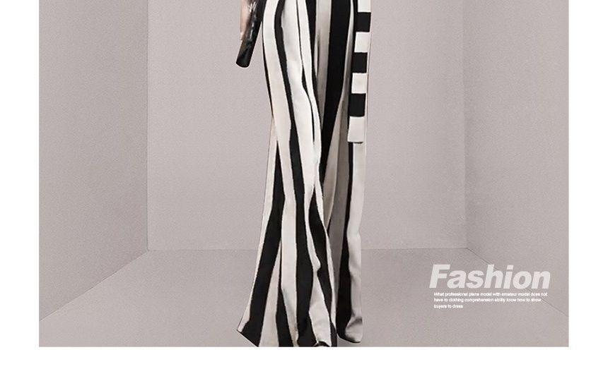 Aurora - Mouwloze V-hals gestreepte jumpsuit