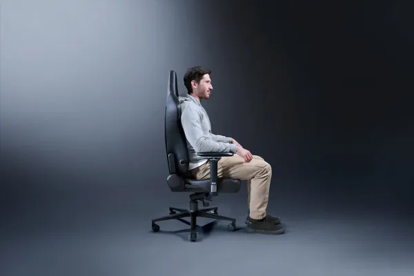 Razer Iskur V2 - Spillestol - ergonomisk - armstøtter - T-formet - vippe - drejeled - syntetisk læder - sort