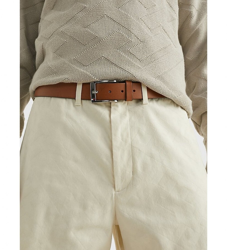 Cinto Tommy Hilfiger New Aly em couro marrom