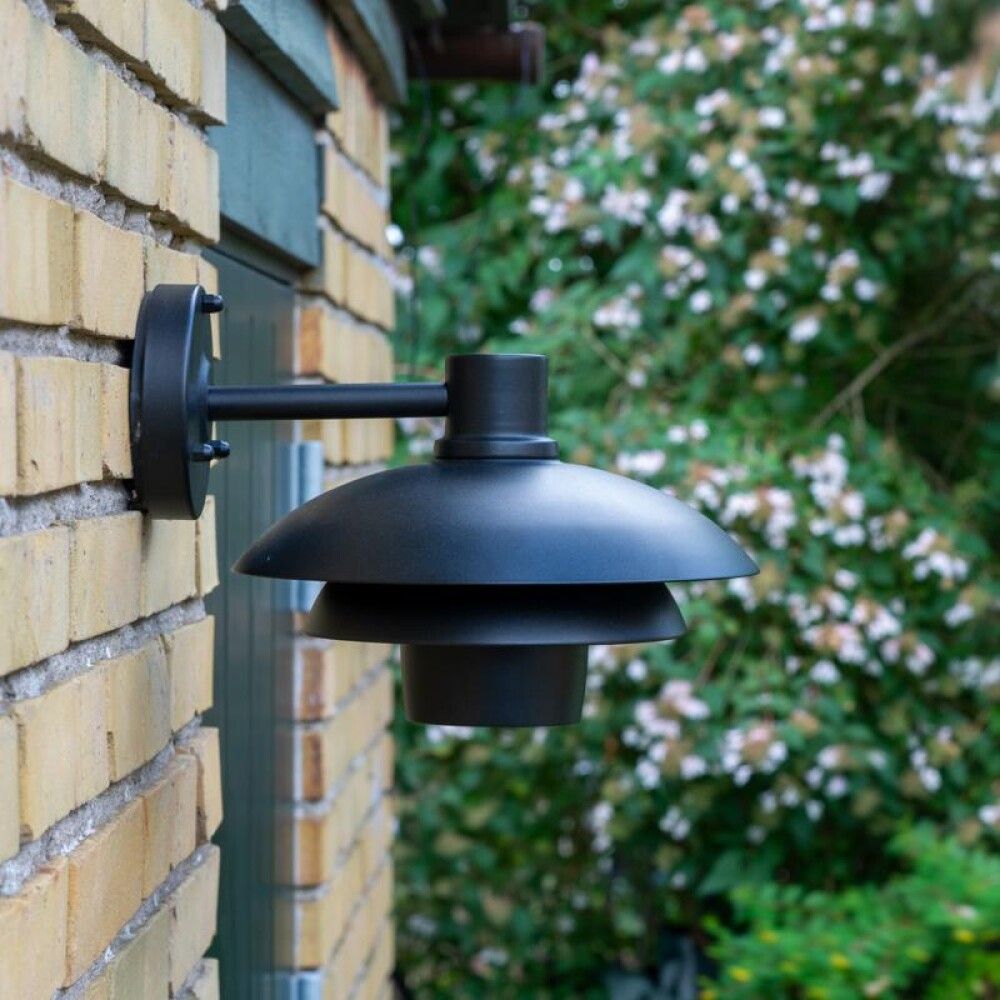 VEGGLAMPE DYBERG LARSEN MORPH 24CM SVART