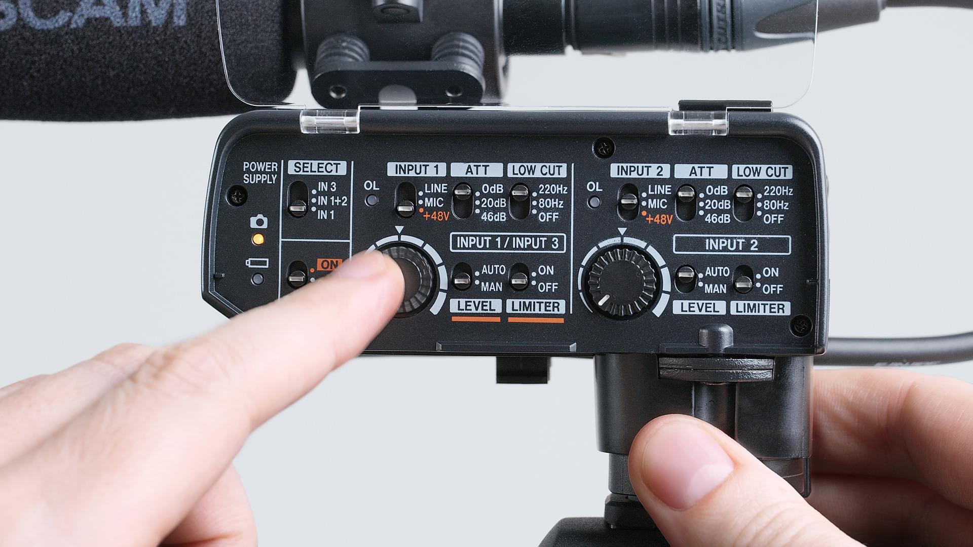 Tascam CA-XLR2d-F XLR microfoonadapter voor mirrorless FujiFilm camera's