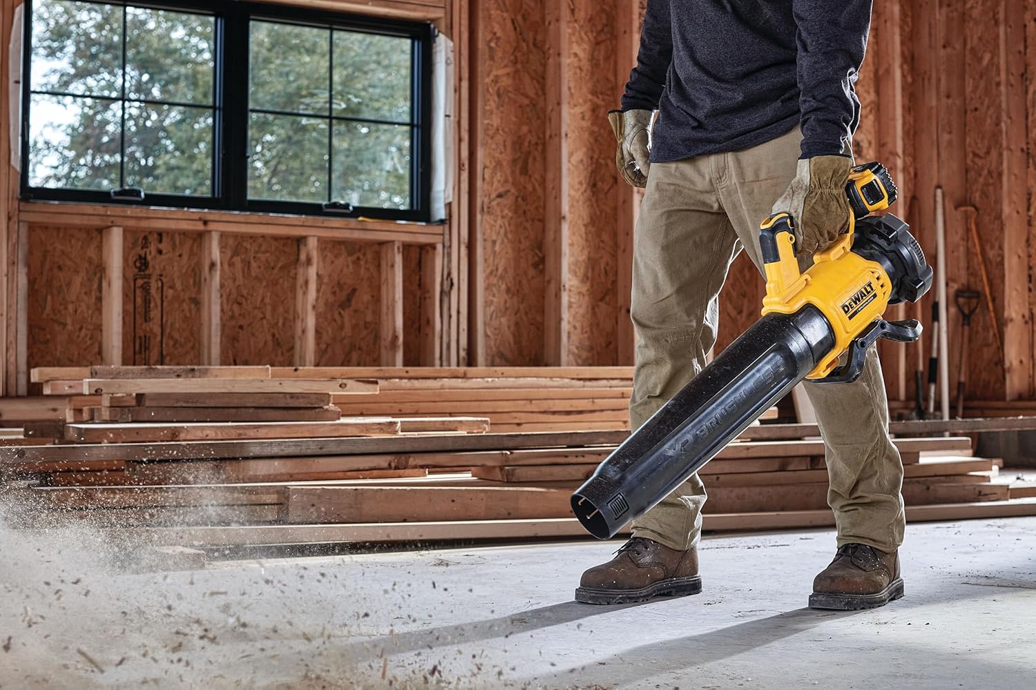 DEWALT Souffleur Brushless XR 18V 5Ah Li-Ion - Souffleur Électrique Portable sans Fil - Volume d'Air 450cfm - Vitesse 200km/h - 3,1 kg DCMBL562N-XJ