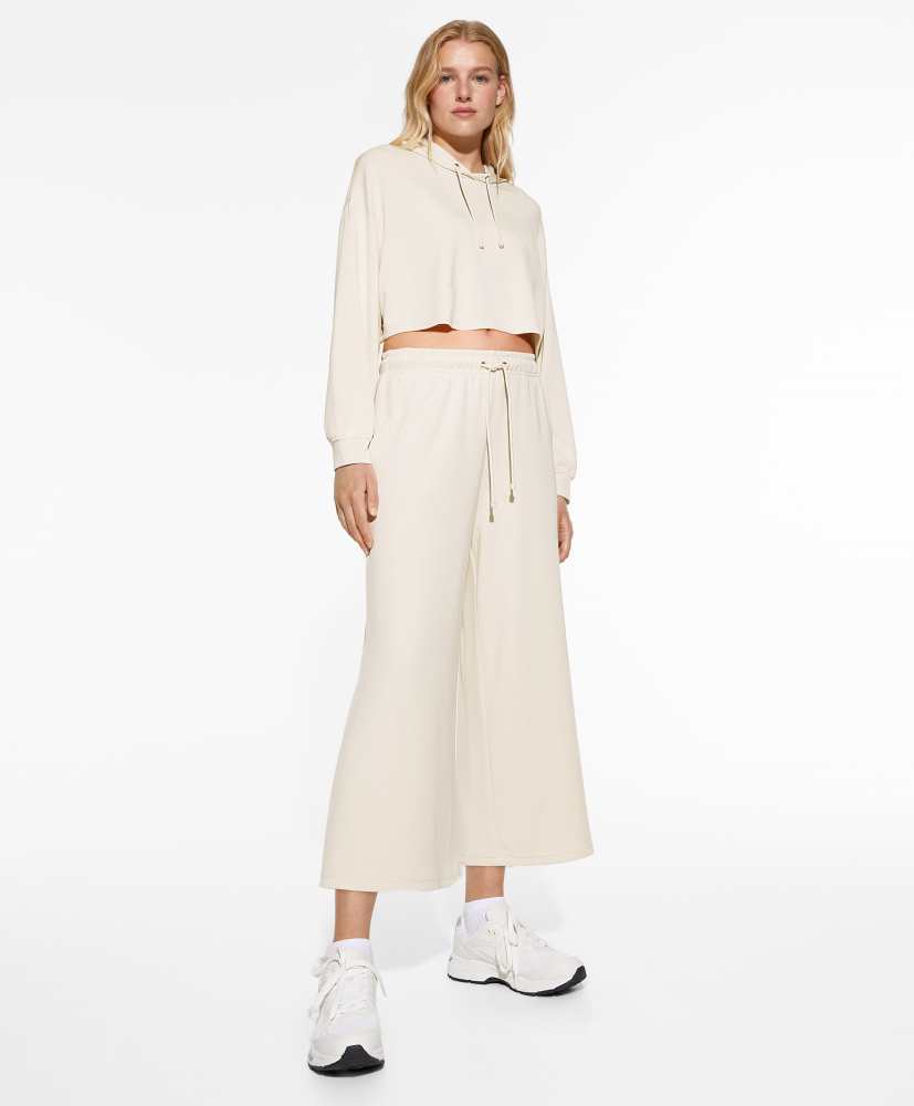 Calça cropped de pernas largas em modal macio ao toque