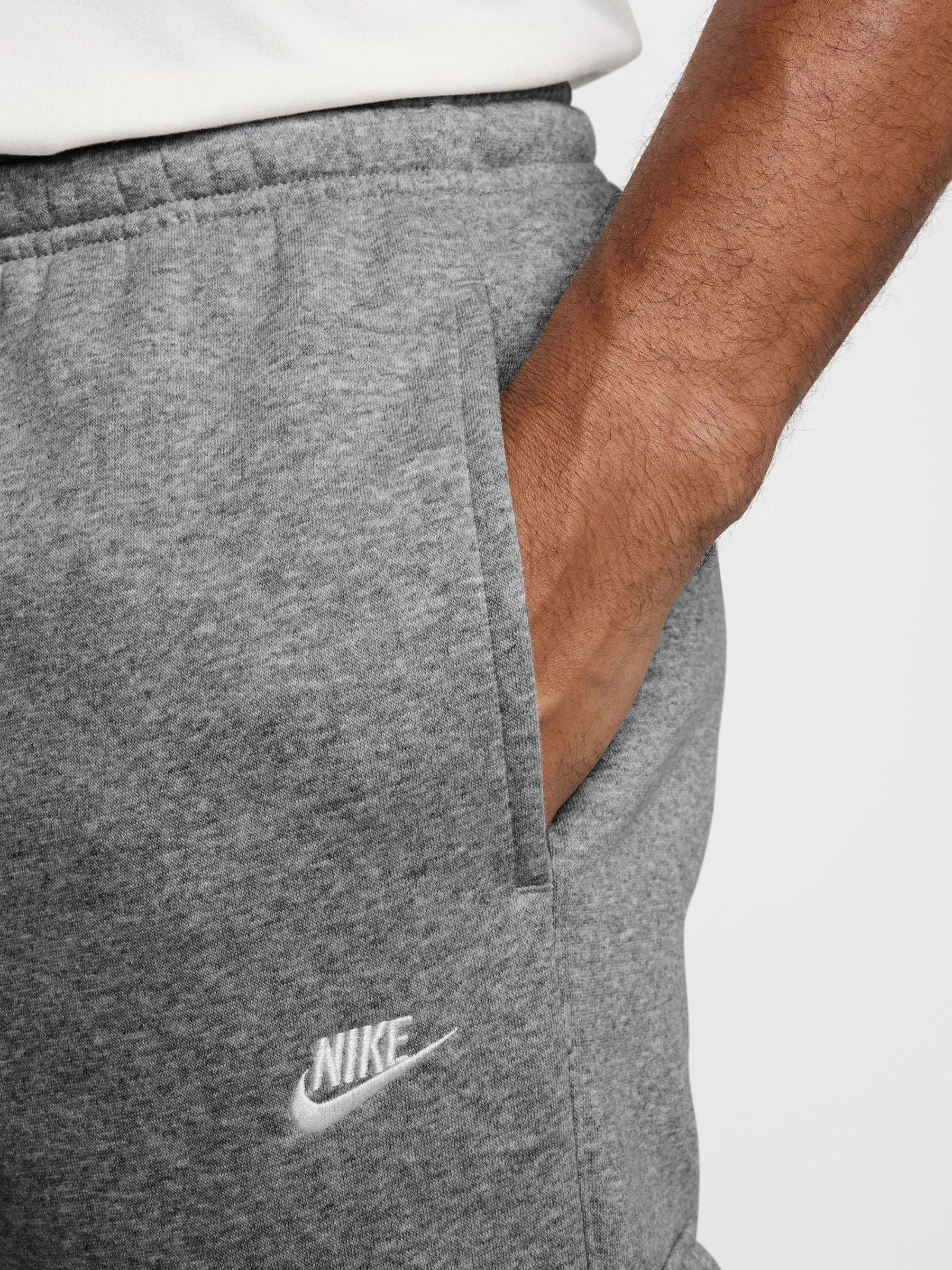 Donkergrijs gemêleerd - Nike Club cargojoggingbroek van fleece