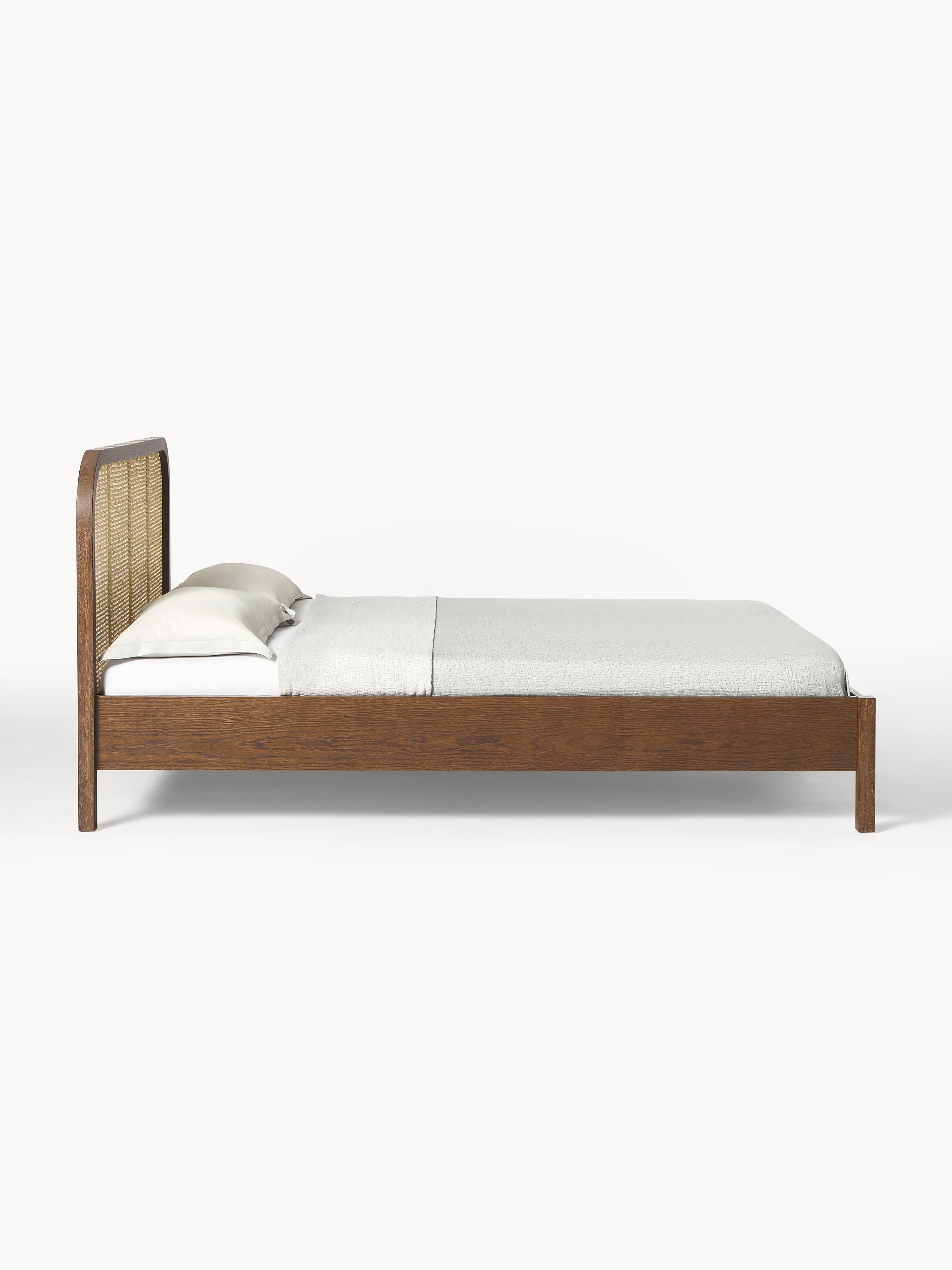 Houten bed Jones met hoofdeinde van Weens vlechtwerk