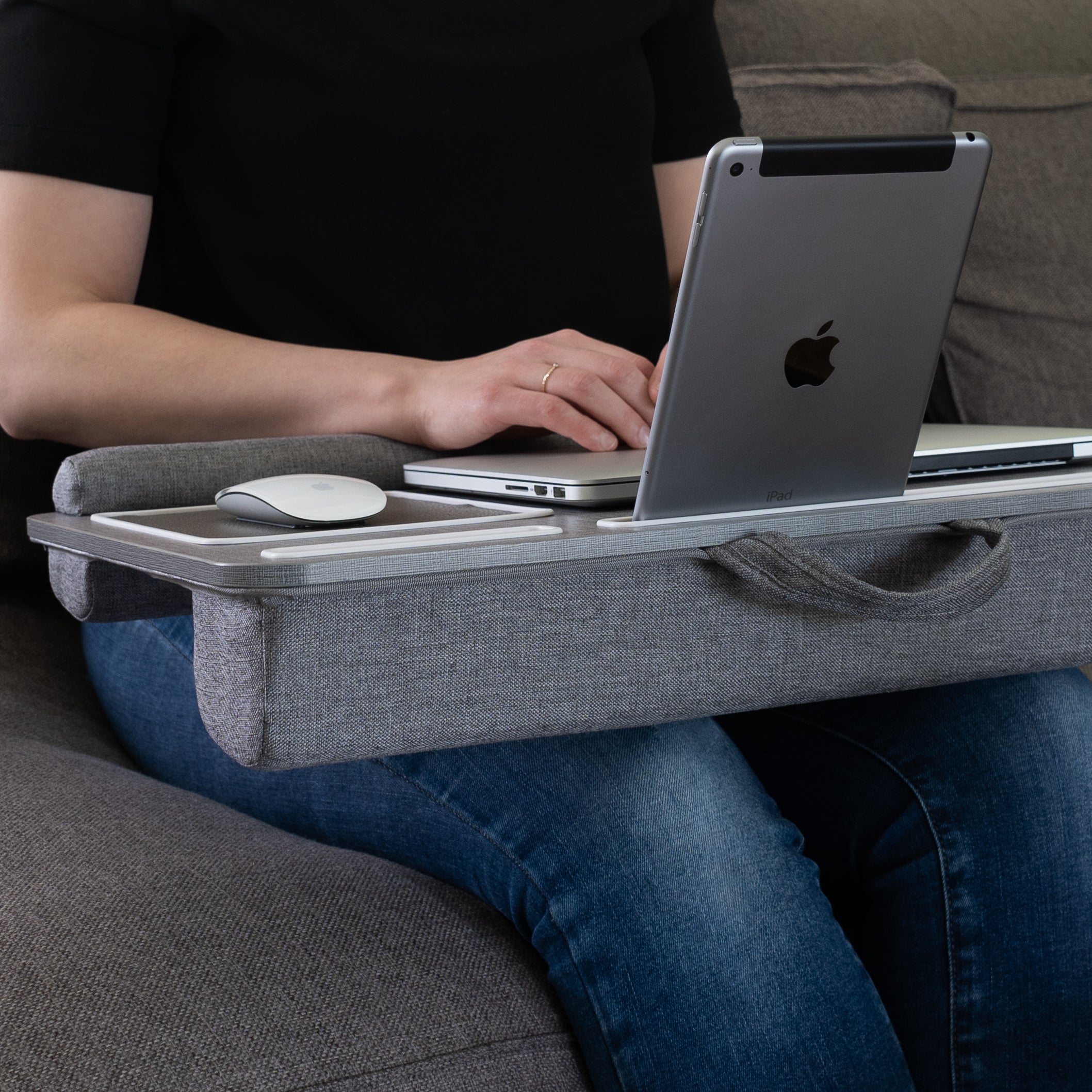 QUVIO Laptop schootkussen met muismat - Licht Grijs
