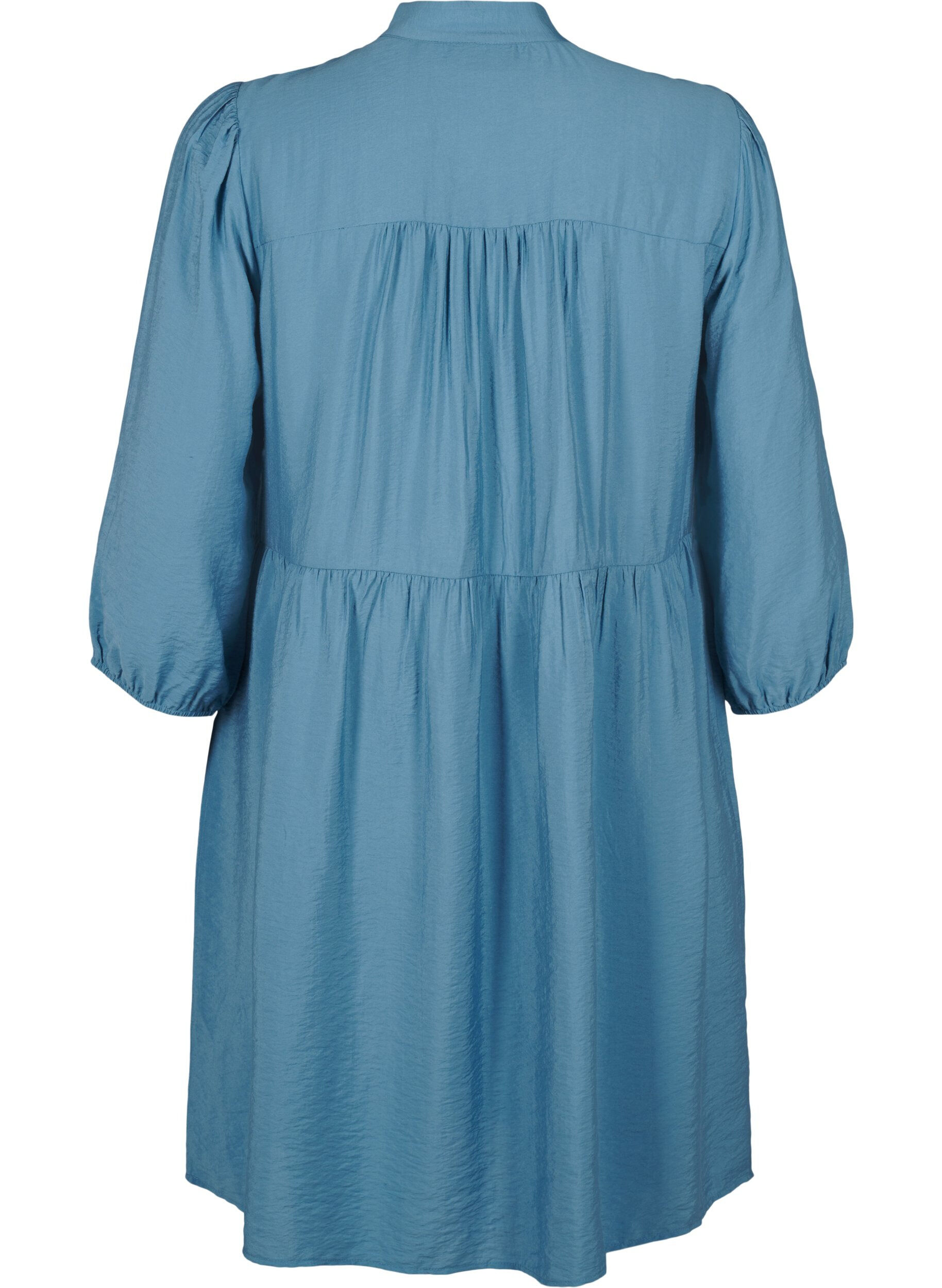 Knælang kjole med broderi og 3/4 ærmer