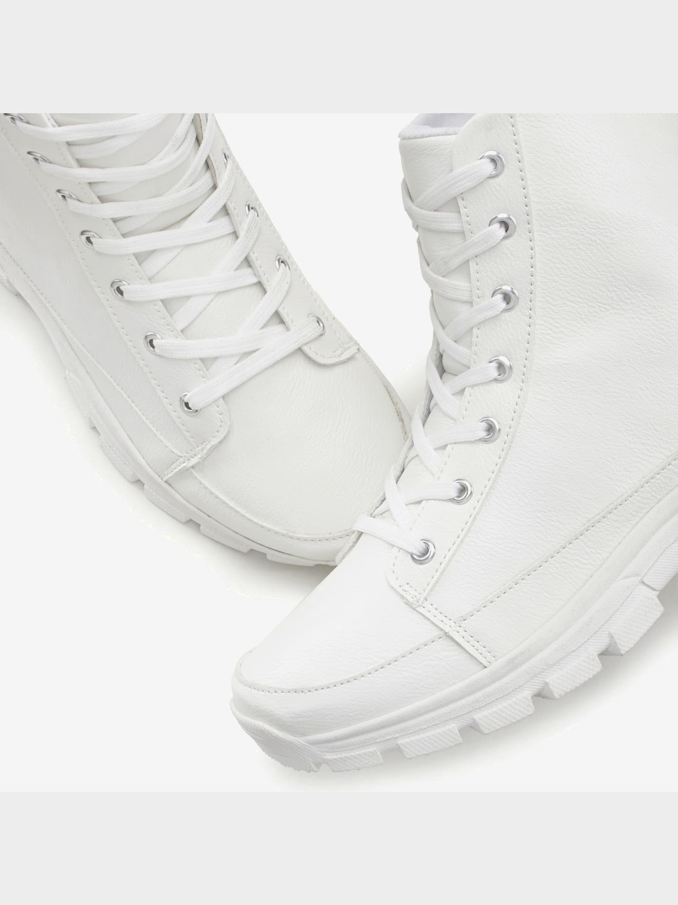 Bottines matière facile d'entretien