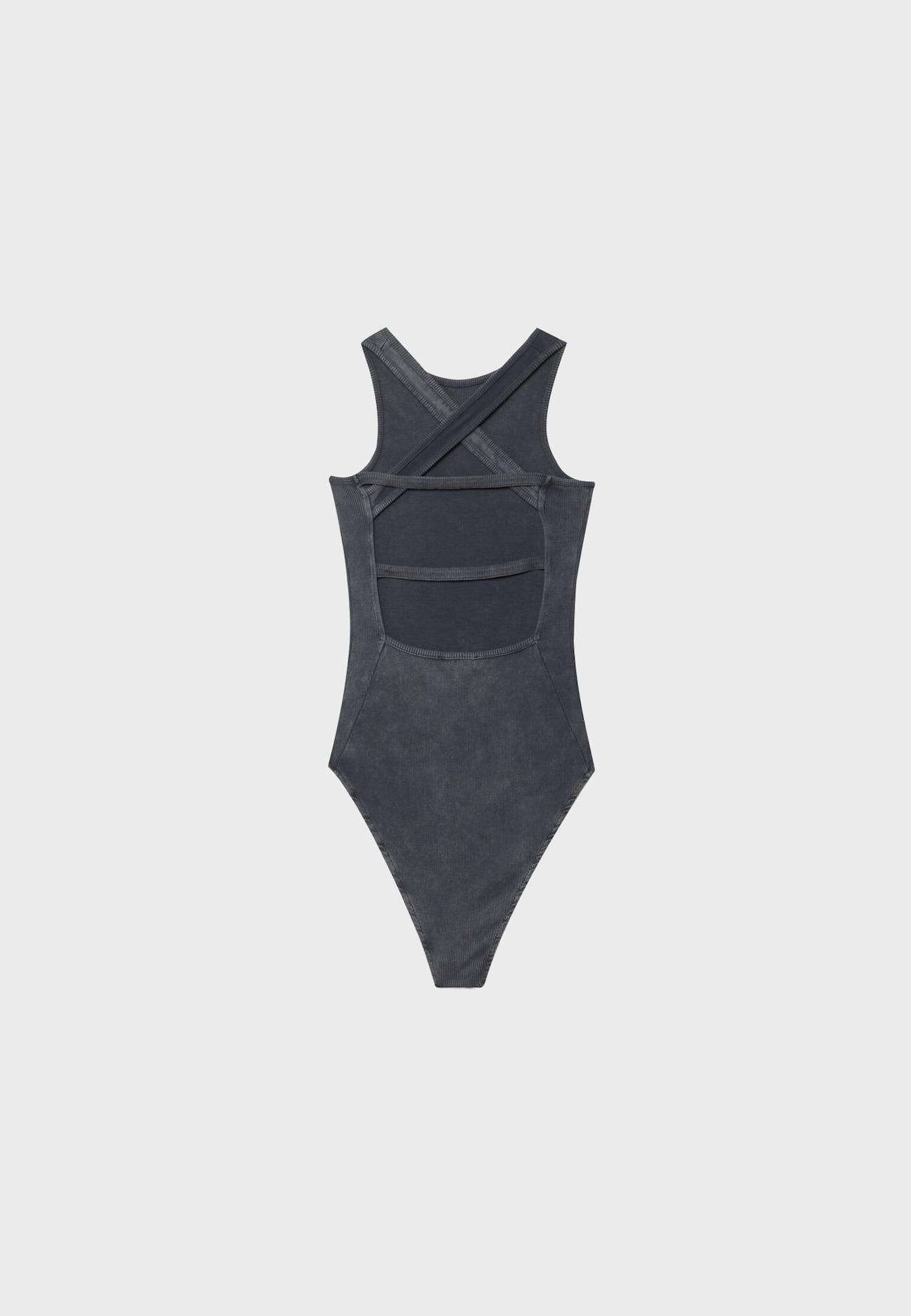 Body com decote halter e efeito desbotado nas costas.