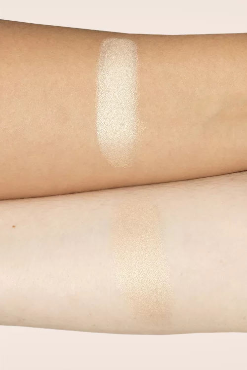The Balm Mary-Lou Manizer highlighter en shadow in champagne