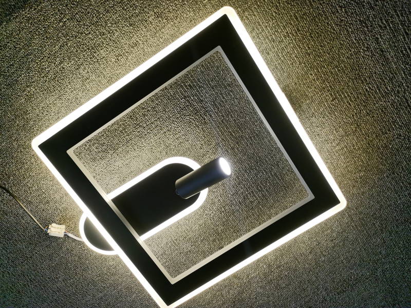 Novel LED-Deckenleuchte Spark