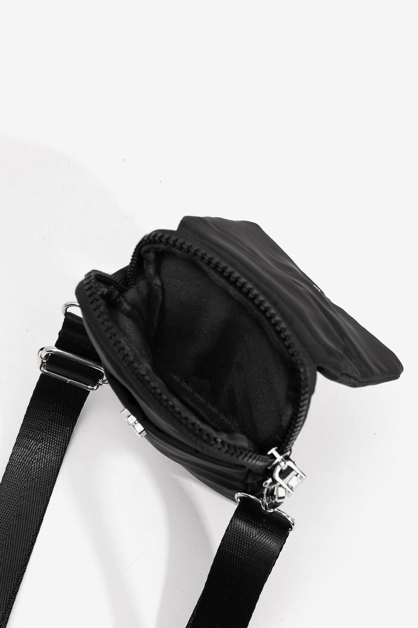 Bolso acolchoado para celular em nylon - Preto