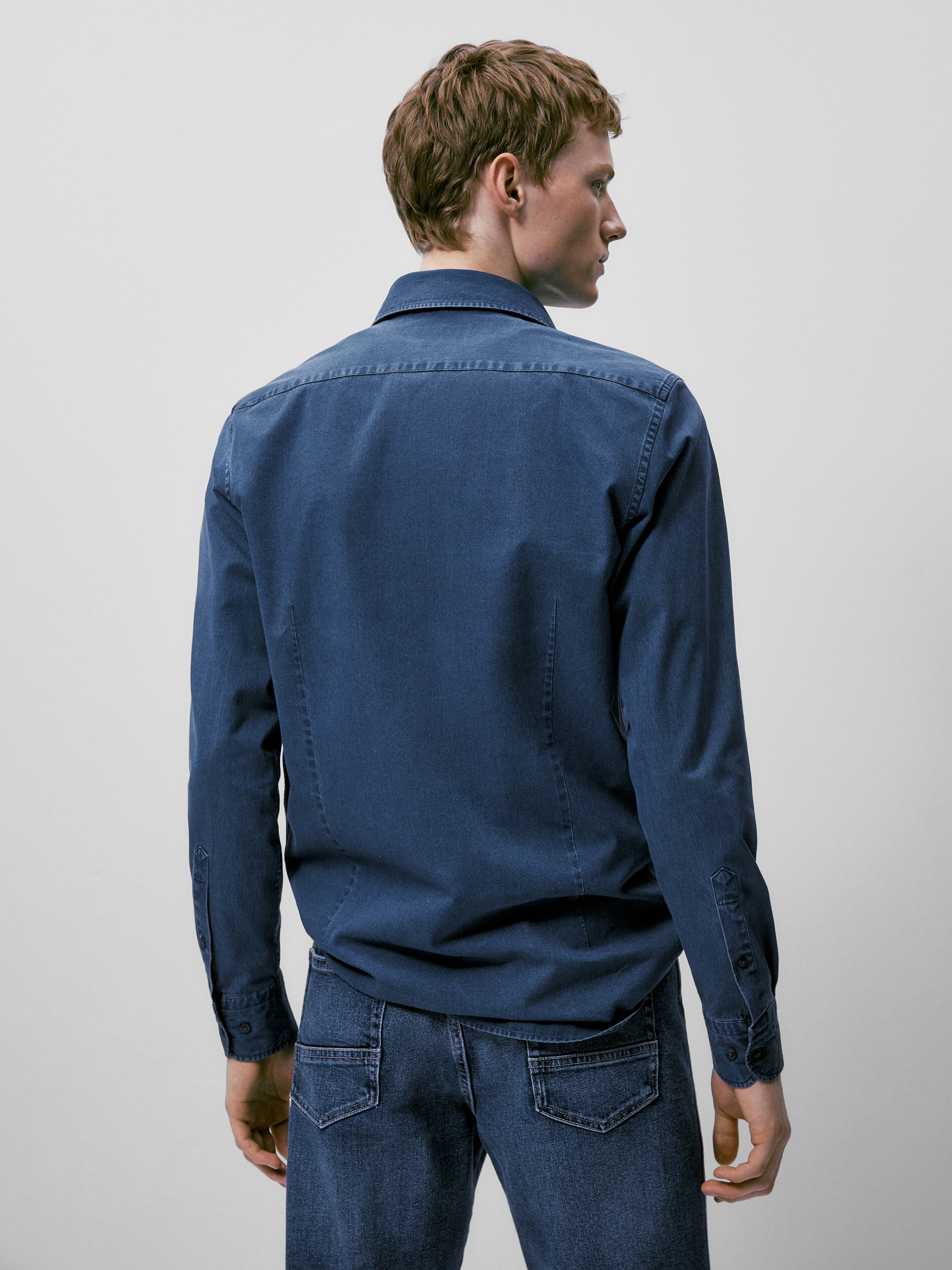 Camisa jeans slim fit 100% algodão - CELESTE