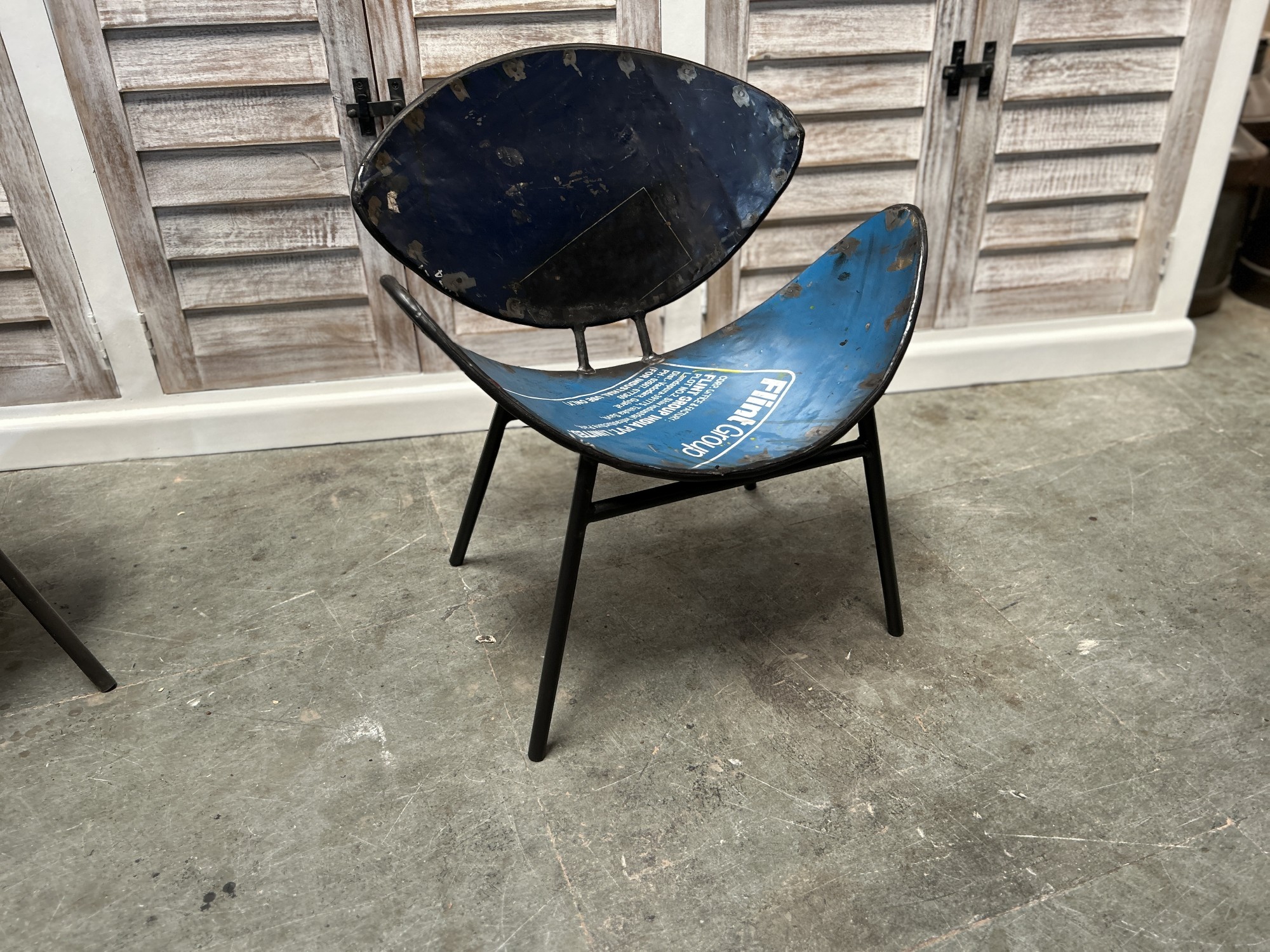 Stuhl 'Fred' aus recycelten Fässern, blau, B 60 cm, L 48 cm, H 74 cm von fischer's lagerhaus