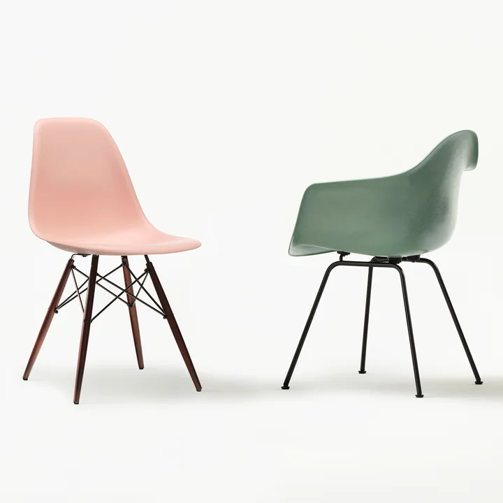 Vitra - Eames Plastic Side Chair DSW, Ahorn dunkel / weiss (Filzgleiter basic dark)