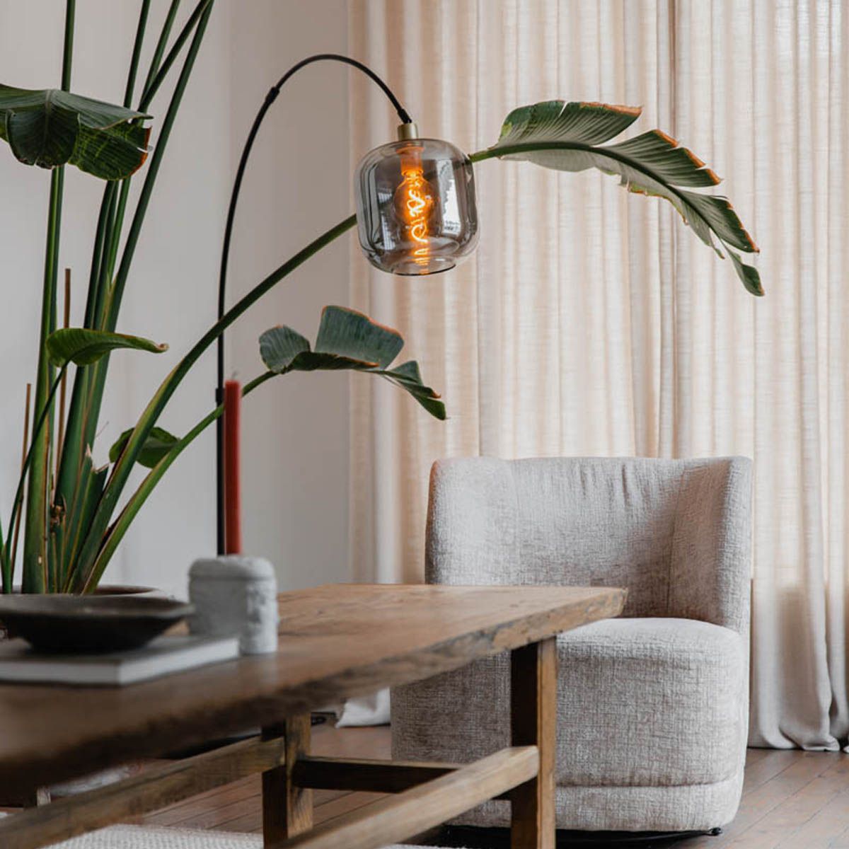 Booglamp zwart met goud met smoke glas - Zuzanna