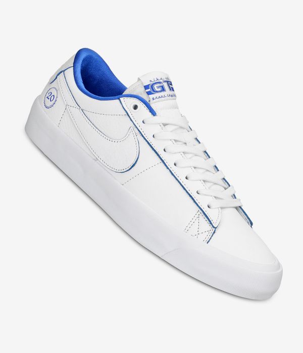 Nike SB Zoom Blazer Low Pro GT PRM Schuh (wummit white game royal)