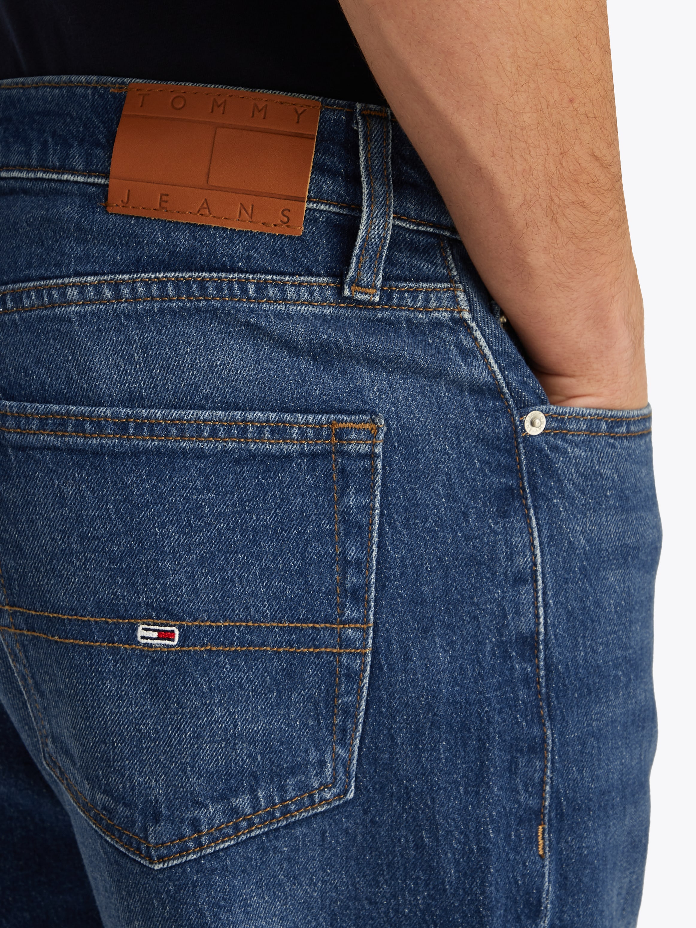 Tommy Jeans Gerade Jeans »Isaac Relaxed Tapered«, Relaxed‑Fit‑Jeans mit konisch zulaufendem Bein