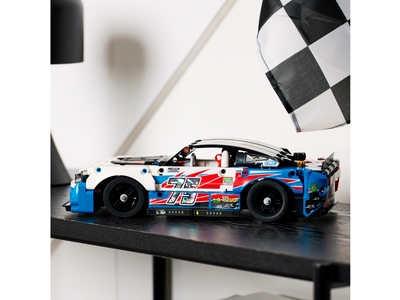 LEGO NASCAR® Next Gen Chevrolet Camaro ZL1 (42153)