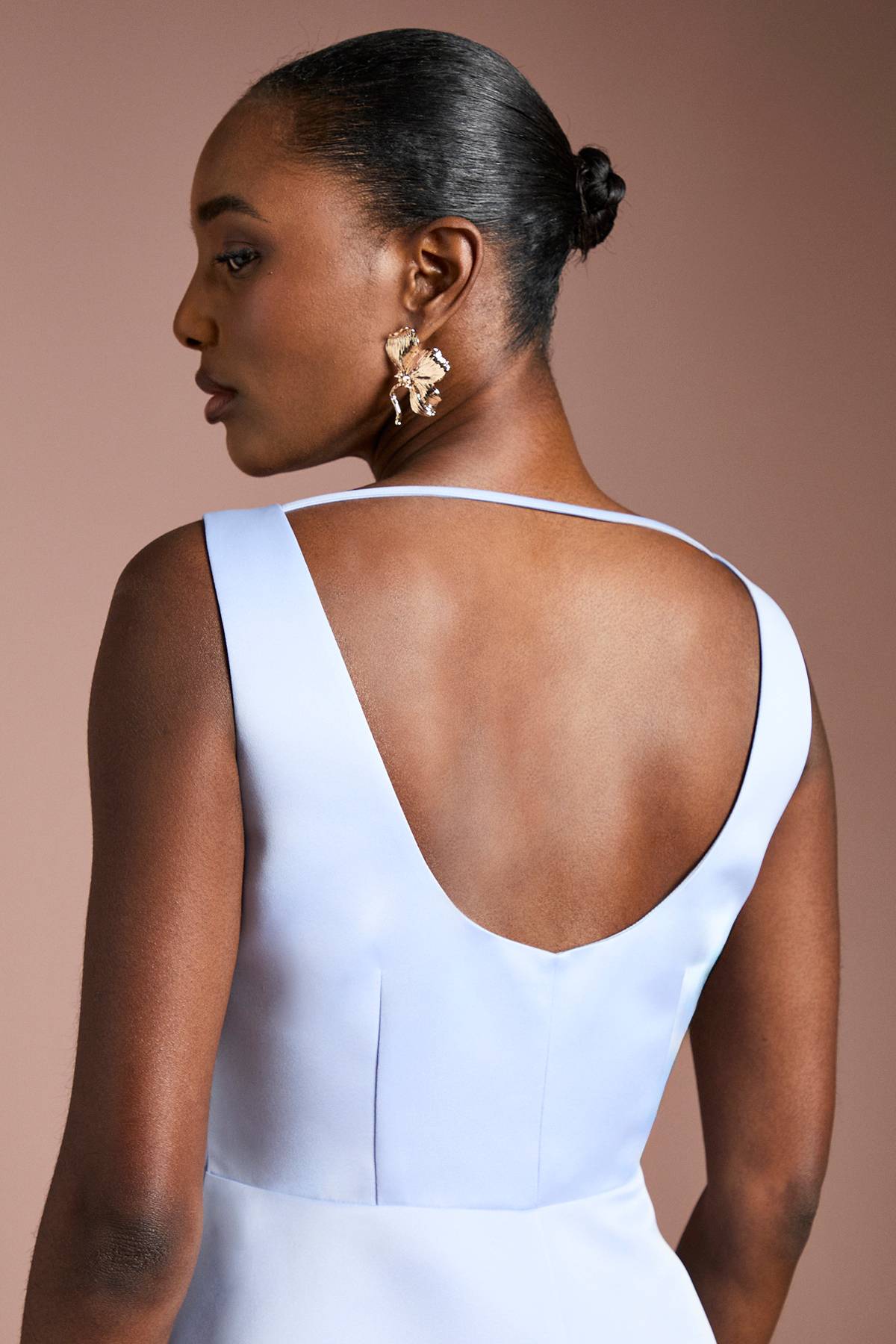Coast Robe Longue en Satin Structurée avec Ourlet en Dentelle