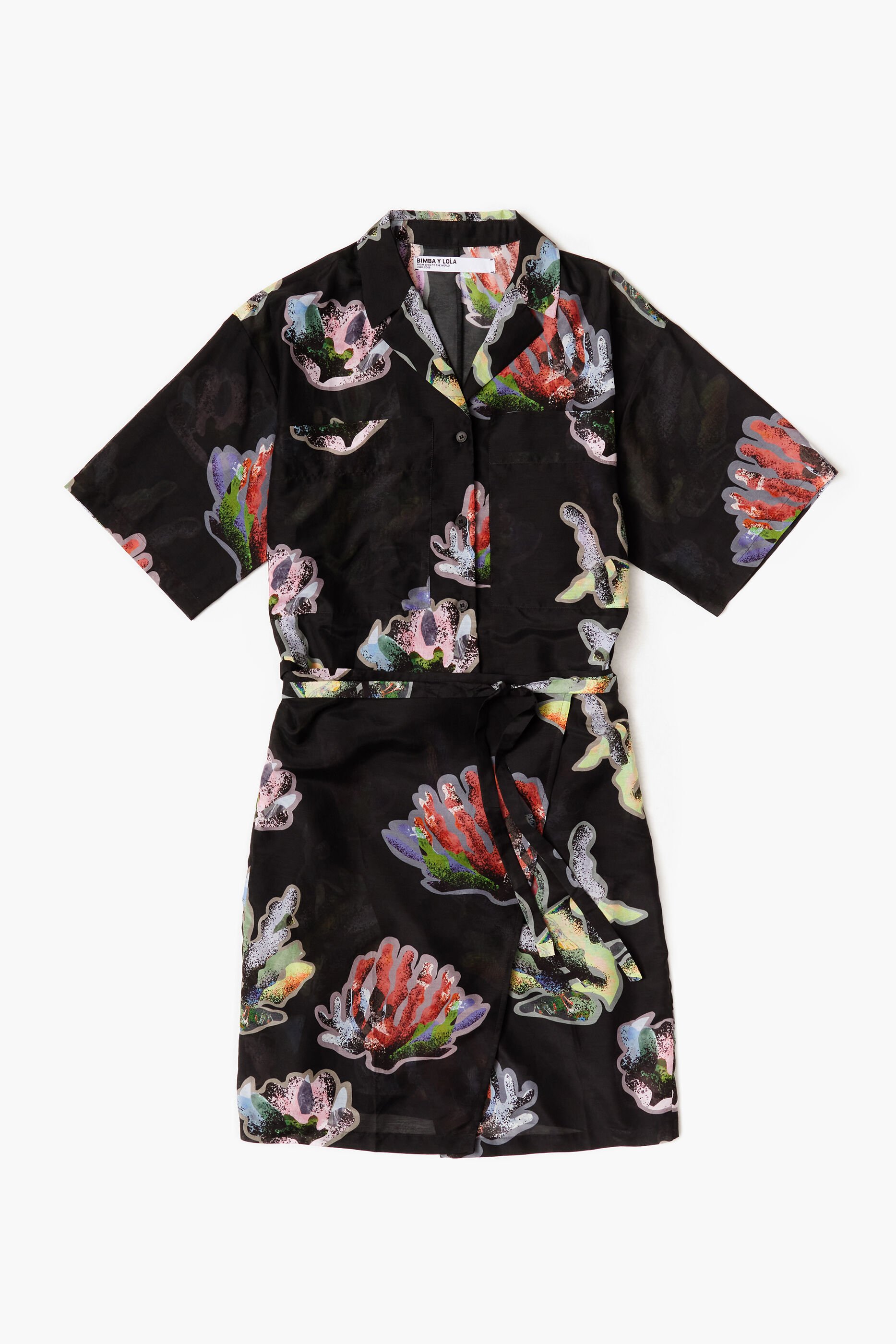 Vestido pareô com estampa em tons de coral e cinza