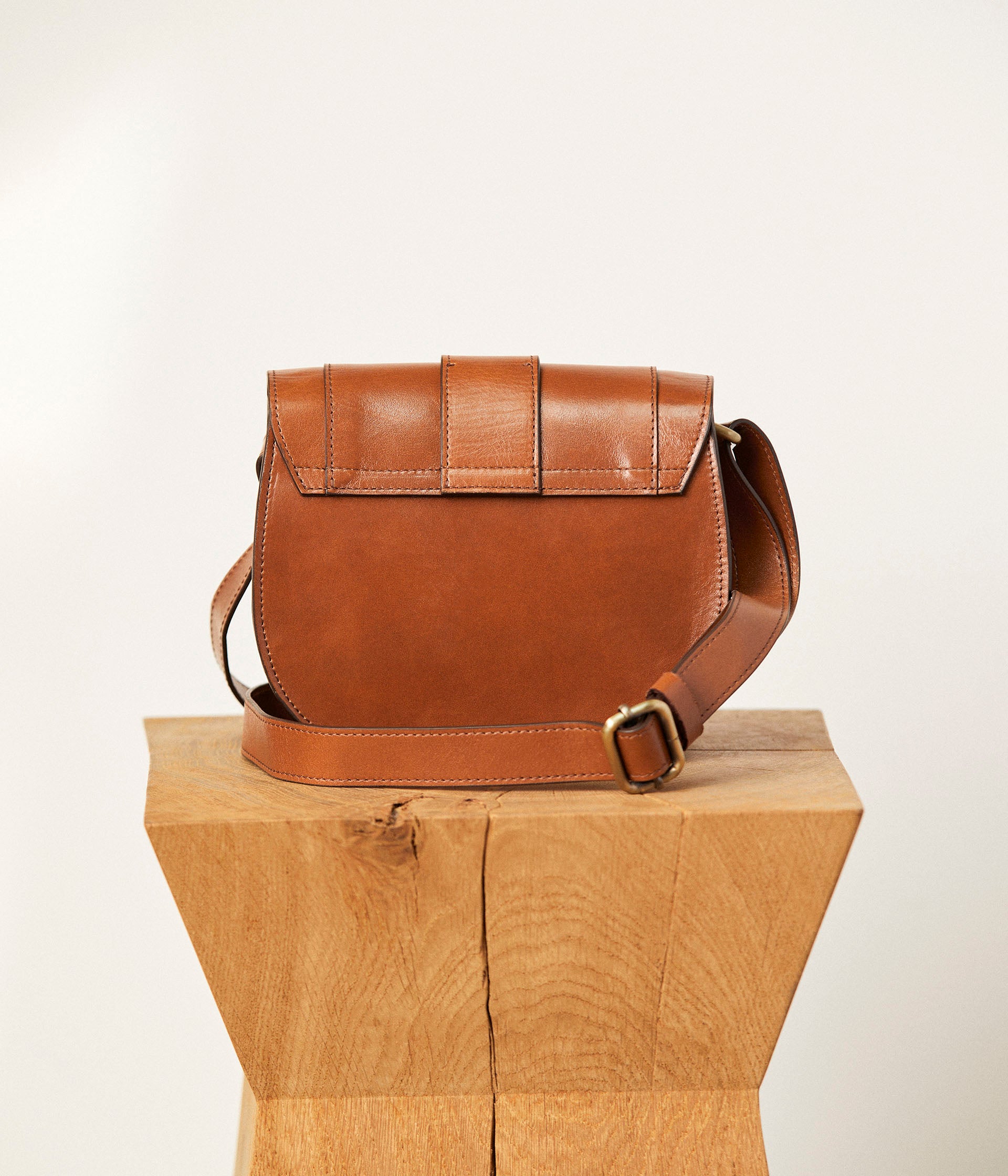 Sac besace clouté Alona