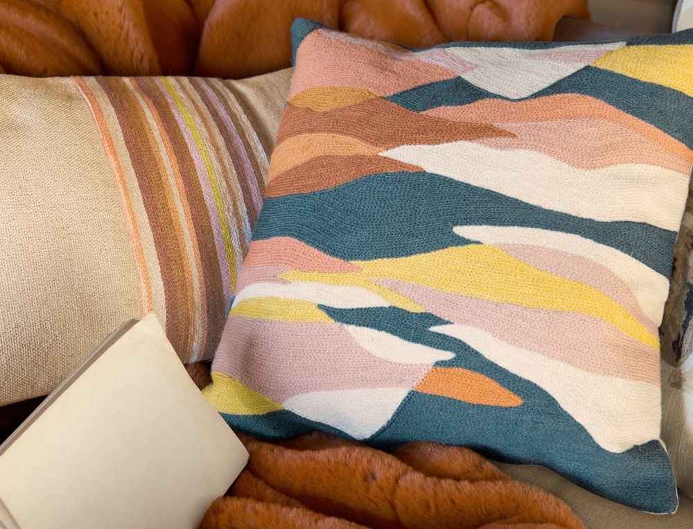 Coussin brodé paysage-Au sommet