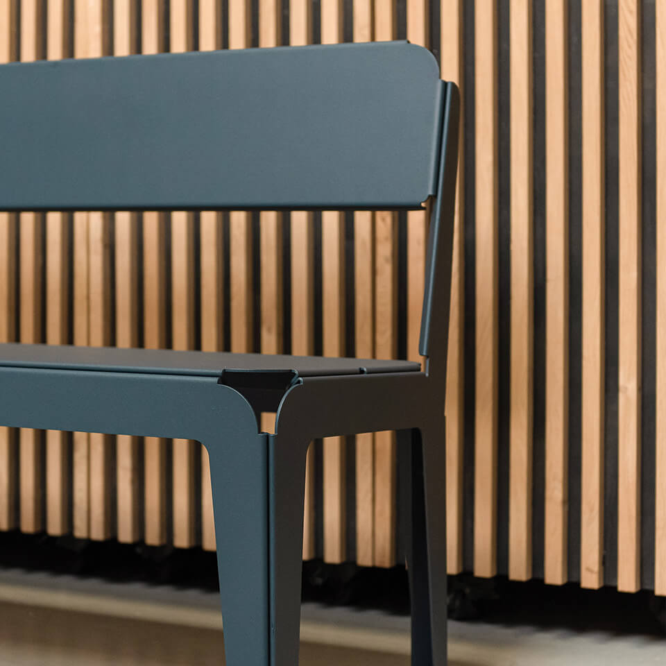 Tuinbank Bended Bench met rugleuning grey blue