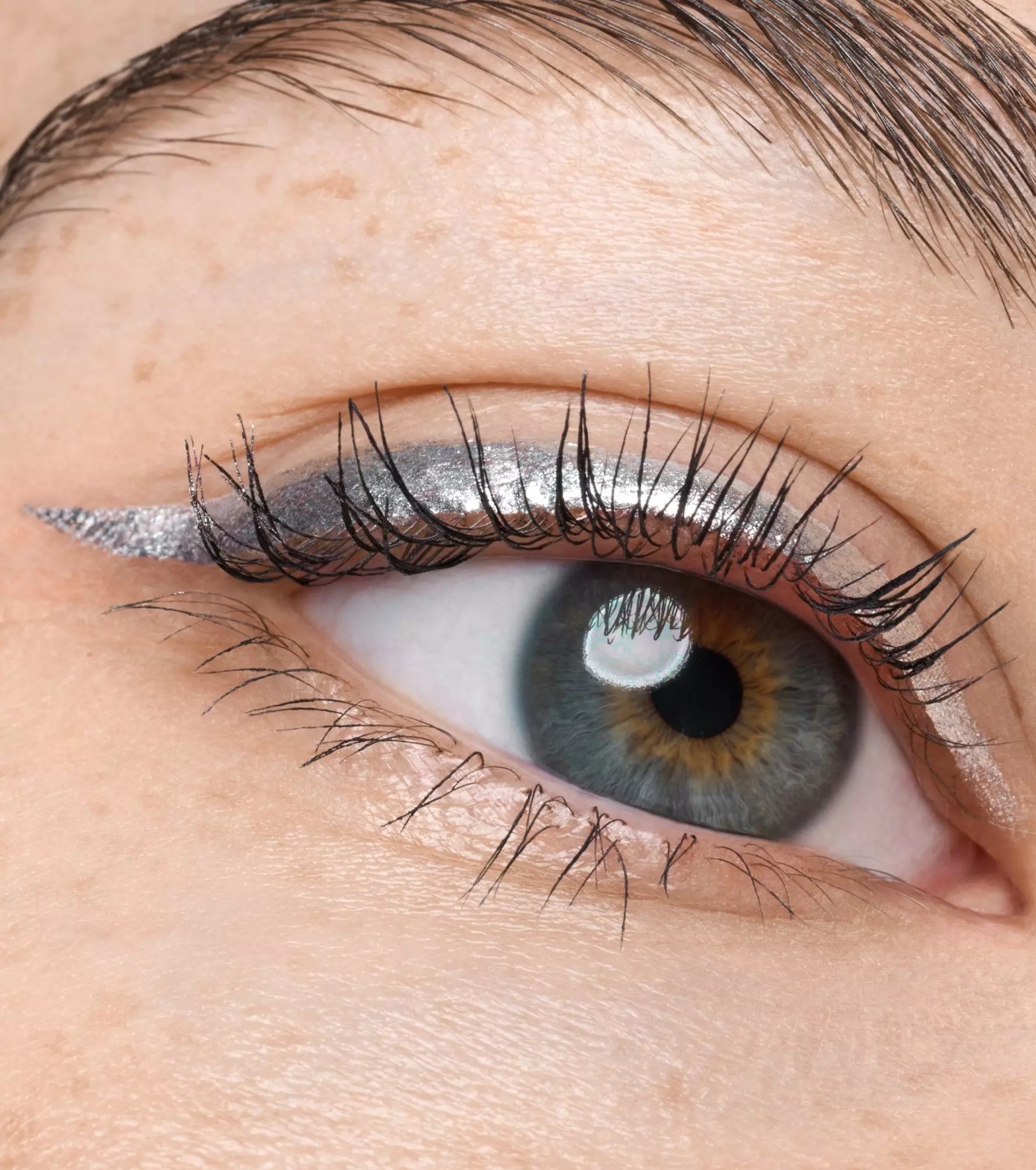Catrice - Delineador Space Glam Liquid Effect - 010: Moonstone Metallic